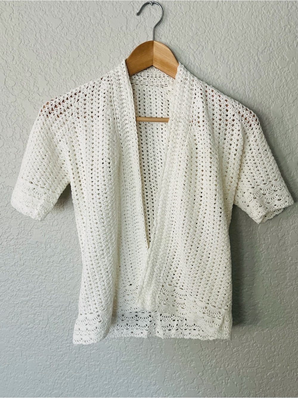Women’s Open-Front Cream Crochet Short Sleeve Shrug